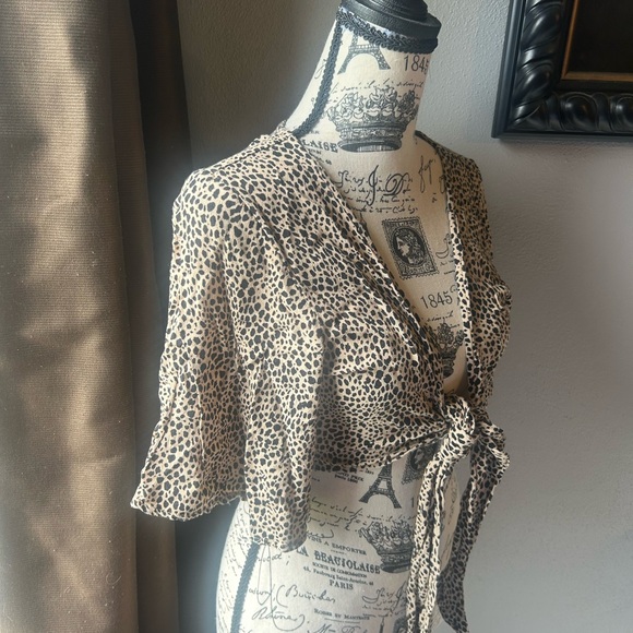 American Eagle Outfitters Cream Wrap Blouse with 3/4 Sleeves - Picture 4 of 8